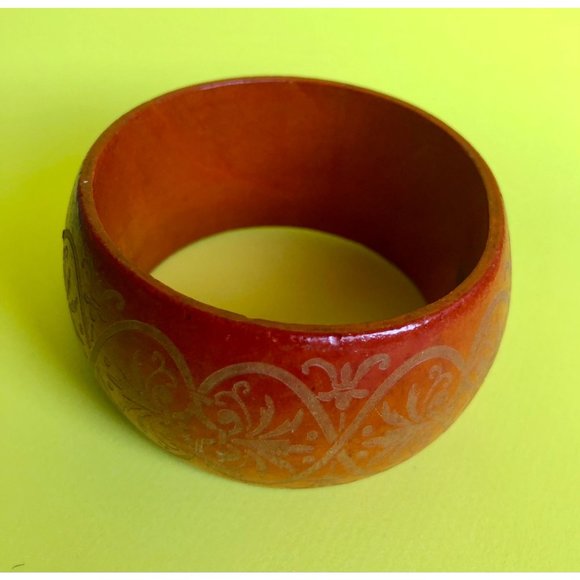 Vintage Bohemian 1970s Wide Orange Glazed Etched Wood Bangle - Picture 4 of 4